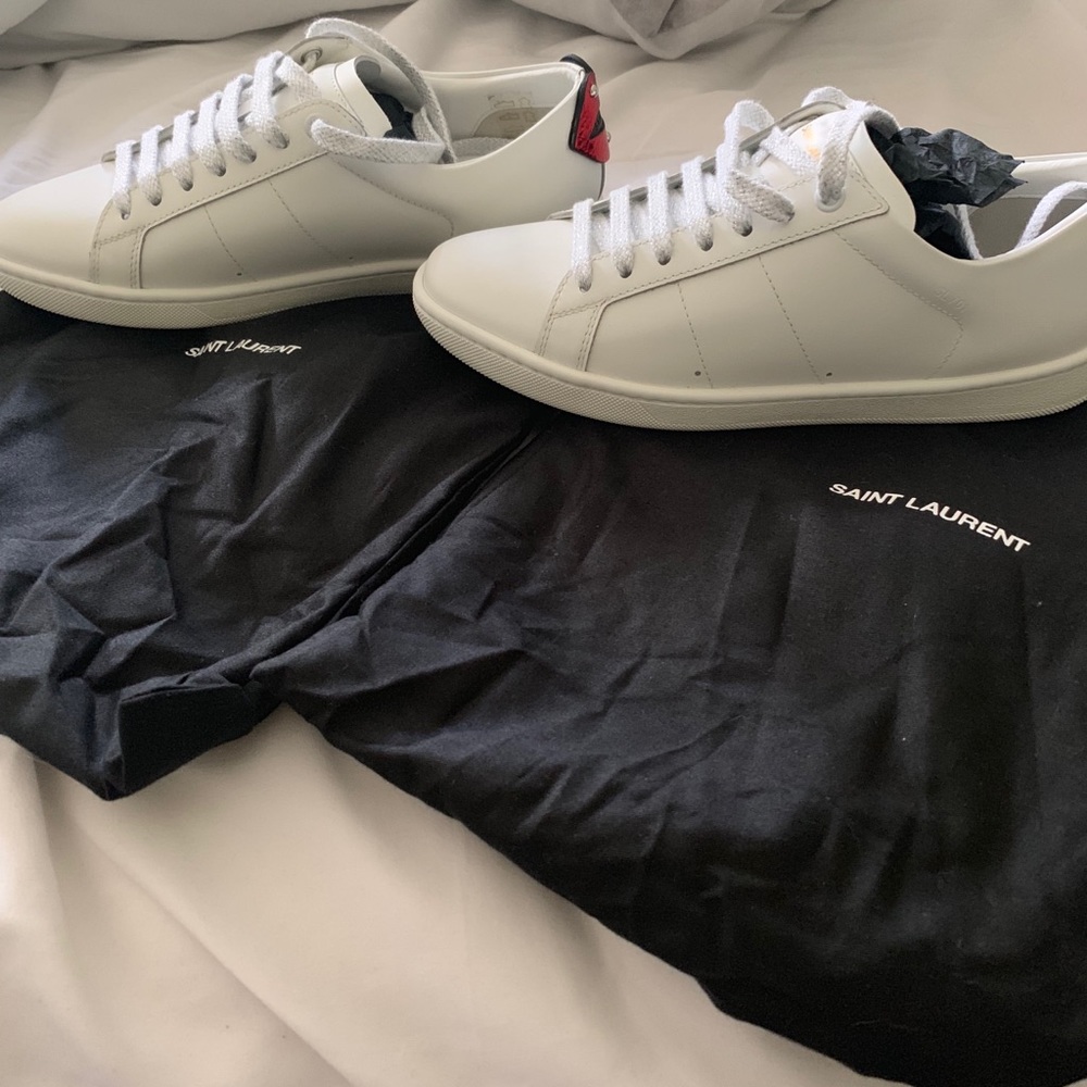 Signature Court Classic Lip Sneakers